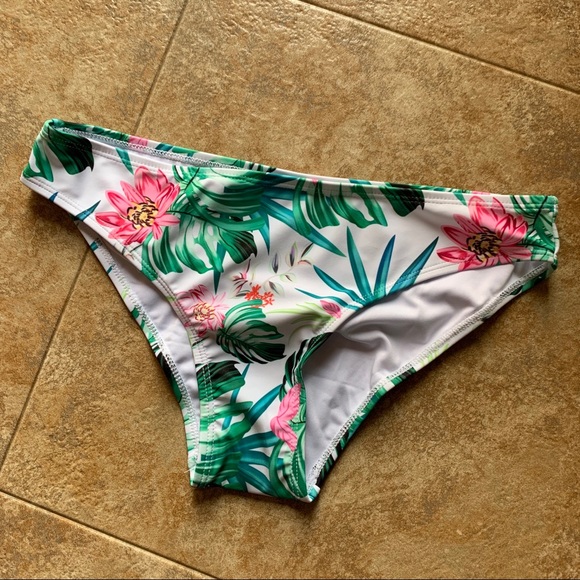 Tropical Bikini - Picture 7 of 8